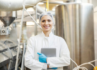 Milchtechnologe Foto Canva Dusan Petkovic Getty Images