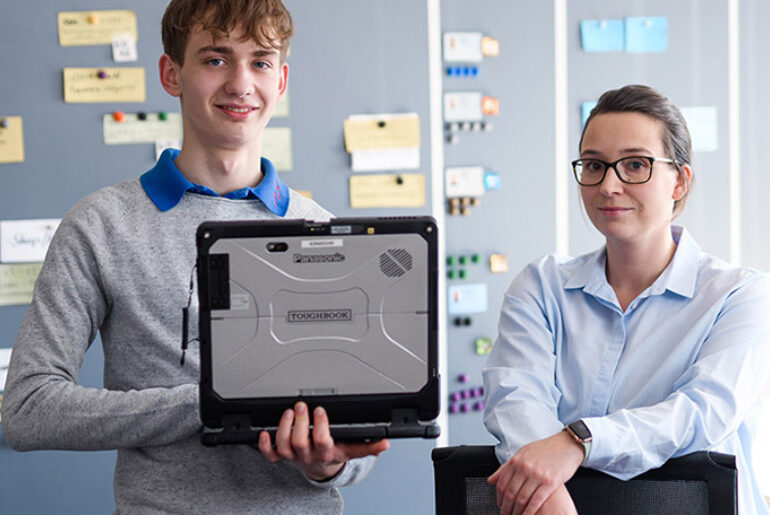 2024_Karrierseite_Banner Azubis_Fachinformatiker_1.jpg