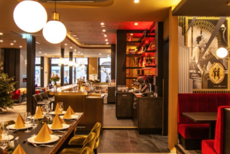 Restaurant Charlies 1.jpg